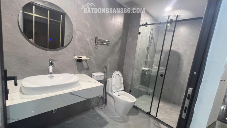 Cho thuê nhà, Chùa Láng, Nguyễn Chí Thanh, Đống Đa, 240m2x 3T -38 tr